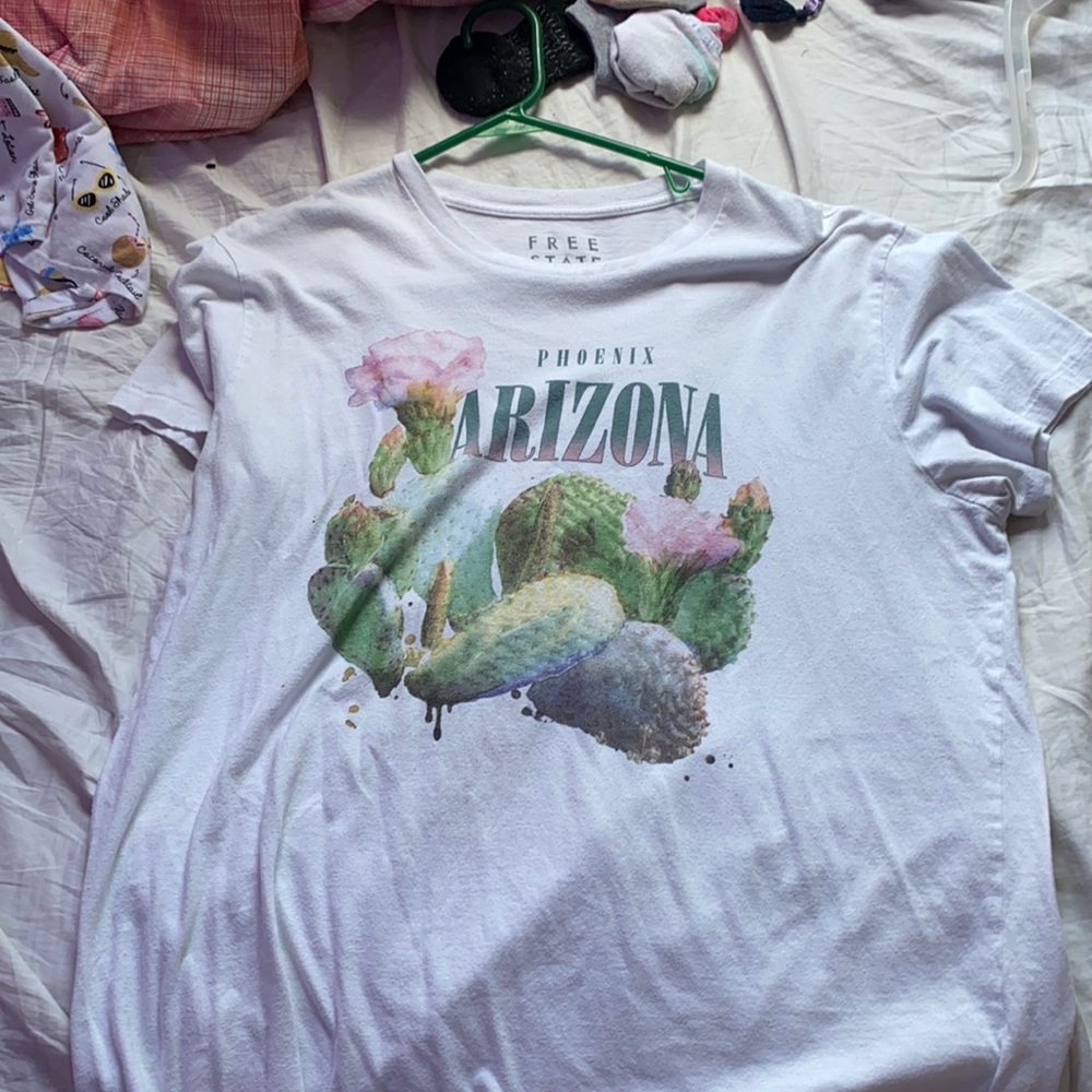 white arizona shirt with patters smoke free home.